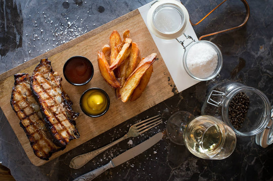 Corks & Forks: Η απόλυτη γαστρονομική εμπειρία με κρασί και γεύσεις που εντυπωσιάζουν στην καρδιά της Αθήνας