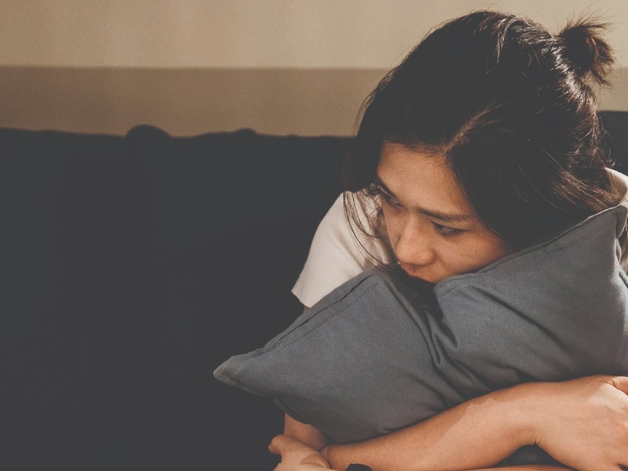 Το ύπουλο τέρας της κατάθλιψης: Τα συμπτώματα στις γυναίκες και ο τρόπος αντιμετώπισης