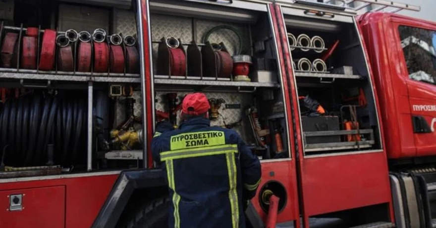 Συναγερμός στον Νέο Κόσμο – Φωτιά σε συνεργείο αυτοκινήτων
