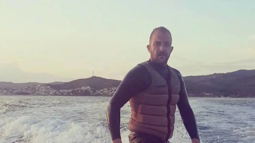 Χαλκιδική: Φονική συμπλοκή οδηγών στη μέση του δρόμου, νεκρός ο ένας – Παρασύρθηκε από ΙΧ η αστυνομικός που έσπευσε στο σημείο