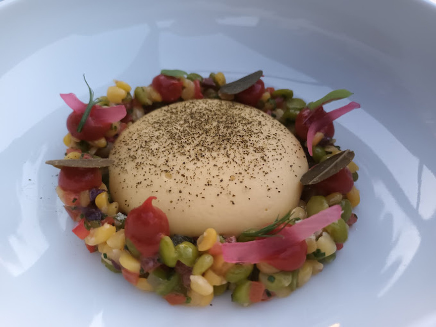 Sense Restaurant: Εστιατόριο με ελληνική κουζίνα και θέα στην Ακρόπολη.