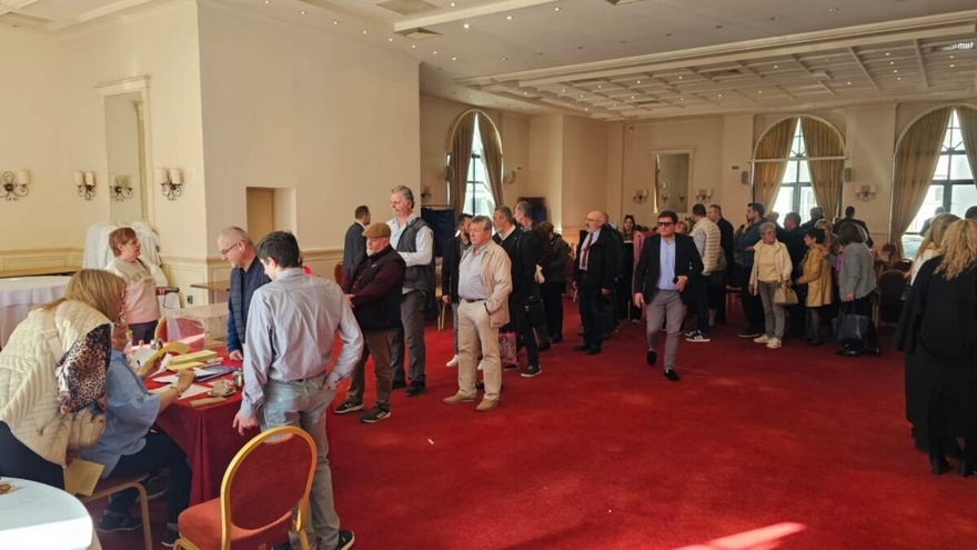 «Βούλιαξαν» τα εκλογικά κέντρα σήμερα στις εσωκομματικές εκλογές της ΝΔ