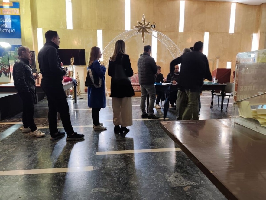 «Βούλιαξαν» τα εκλογικά κέντρα σήμερα στις εσωκομματικές εκλογές της ΝΔ