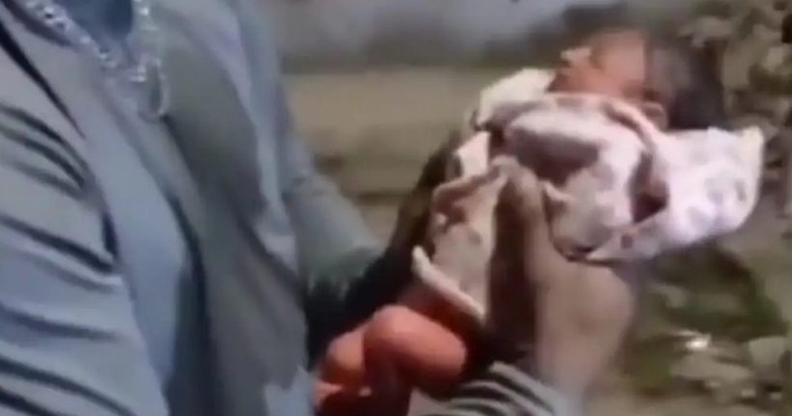 Υπάλληλος καθαριότητας βρήκε μωρό κοριτσάκι δίπλα στα σκουπίδια: «Θα κάνω αίτηση να την υιοθετήσω», δήλωσε