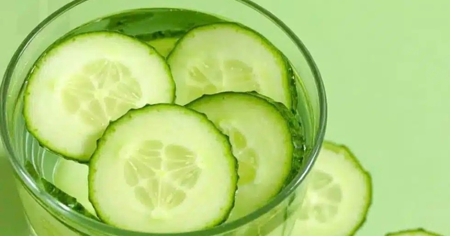 Αν πίνετε νερό με αγγούρι κάθε πρωί, να τι θα συμβεί στο σώμα σας