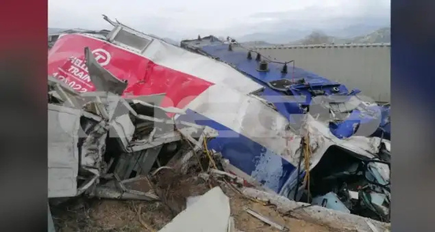 Τέμπη: Βρέθηκαν ανθρώπινα οστά μαζί με τα συντρίμμια των δυο τρένων μετά το «ξεμπάζωμα» – Εικόνες σοκ