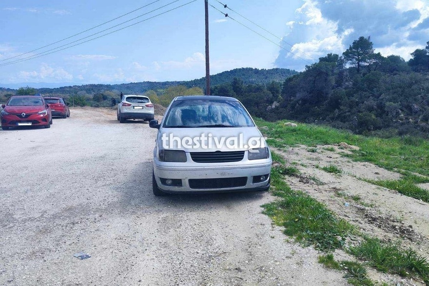 Χαλκιδική: Φονική συμπλοκή οδηγών στη μέση του δρόμου, νεκρός ο ένας – Παρασύρθηκε από ΙΧ η αστυνομικός που έσπευσε στο σημείο