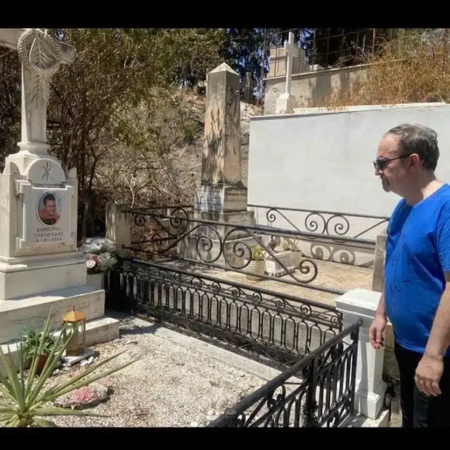 Έζησε τόσα και αγαπήθηκε όσο λίγοι: Έτσι είναι σήμερα το μνήμα του Δημήτρη Παπαμιχαήλ – H νέα φωτογραφία του Γιάννη