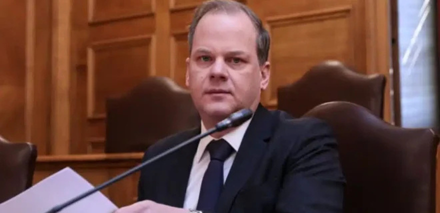 Δύσκολες ώρες για τον Κώστα Καραμανλή