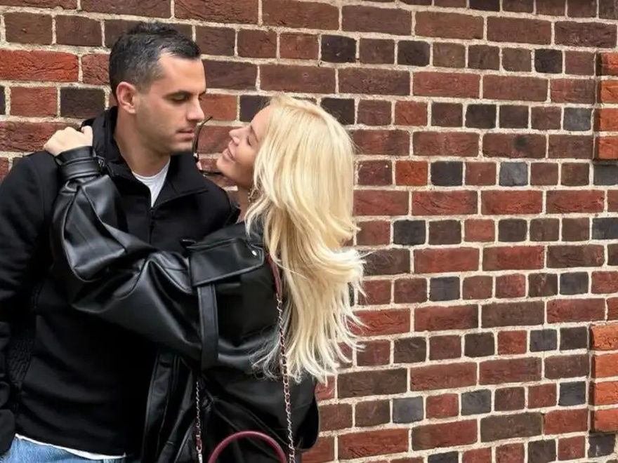 Κατερίνα Καινούργιου – Παναγιώτης Κουτσουμπής: Η γνωριμία, η πρόταση γάμου στο Παρίσι και η ανακοίνωση της εγκυμοσύνης