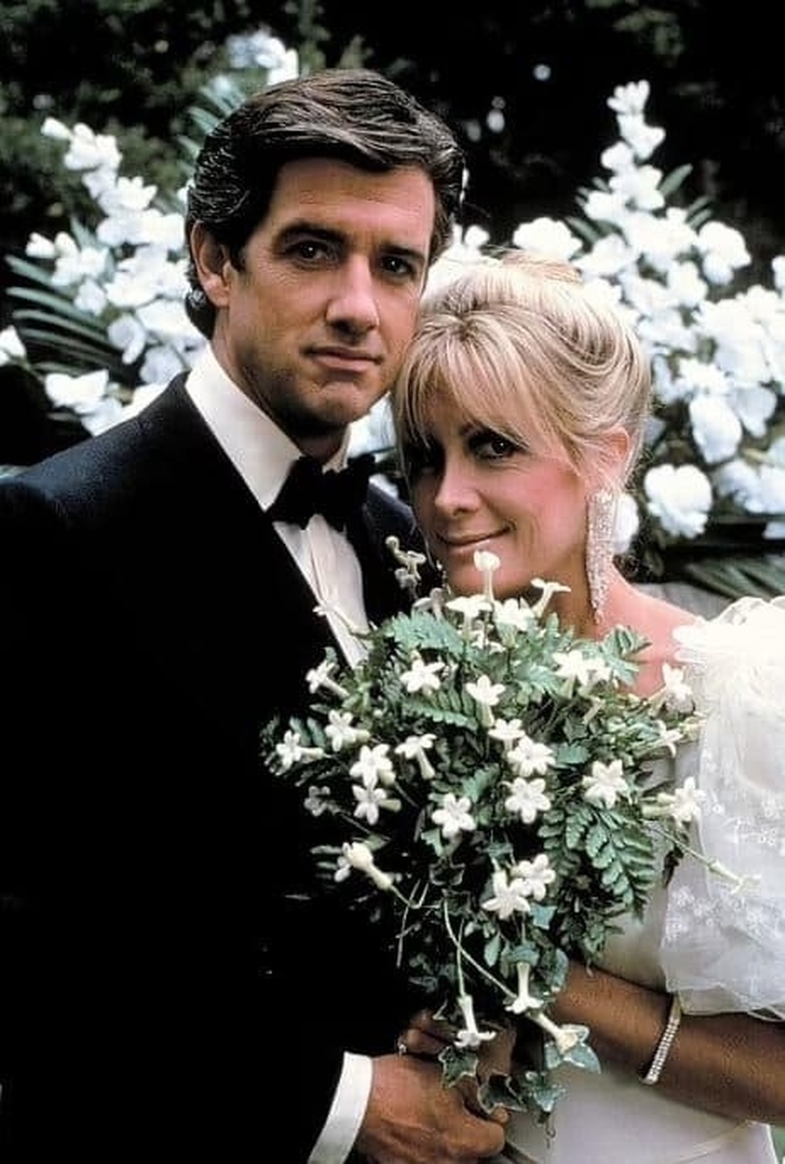 Παραμορφώθηκε από τις πλαστικές, μοιάζει με «μoυμια»: Πασίγνωστη σταρ έγινε αγνώριστη από τη ματαιοδοξία