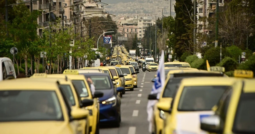 ΕΚΤΑΚΤΟ: ΠΑΡΑΛΥΕΙ Η ΧΩΡΑ