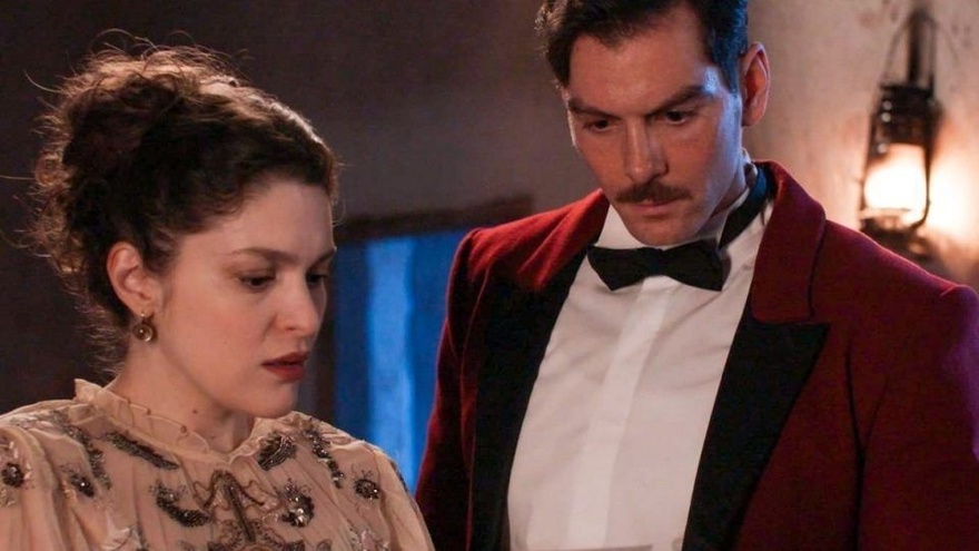 Grand Hotel: Η στιγμή που ο Πέτρος επιστρέφει και συναντά την Αλίκη