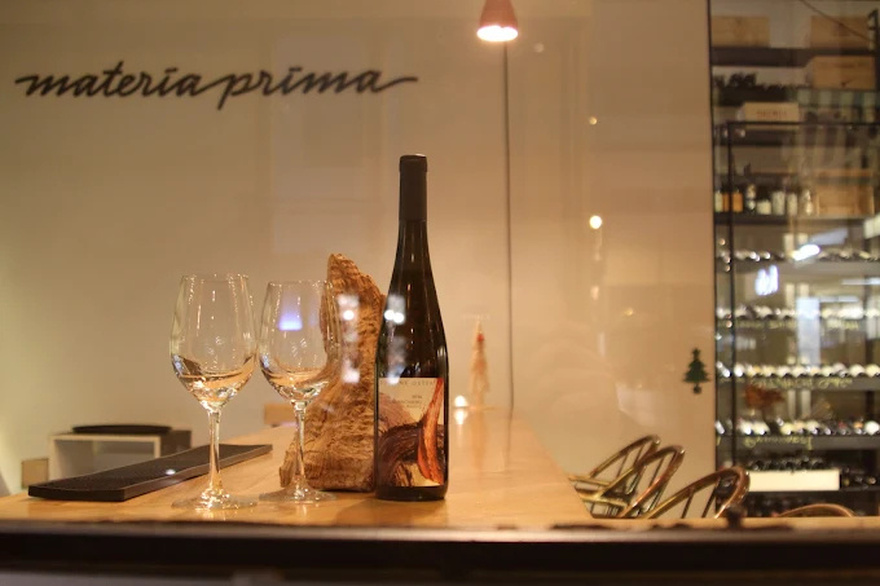 Materia Prima: Το cozy wine bar που απογειώνει τις γευσιγνωσίες