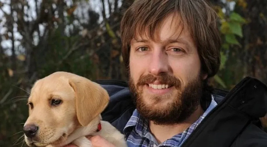 Έπαθαν το σoκ της ζωής τους…Τους άνοιξε την πόρτα το παιδί τους που είχε σκoτωθεi σε τροχαίο!